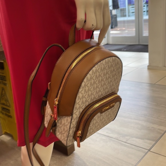 Michael Kors Ladies Backpack Bag Jaycee XS Conv Zip Backpack Vanilla - Picture 8 of 16